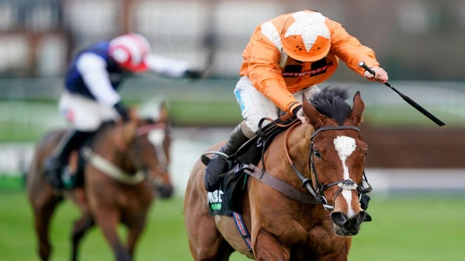 Metier winning at Sandown
